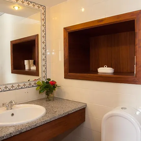 Alojamento de Acomodação e Pequeno-almoço Casa Obras 4*