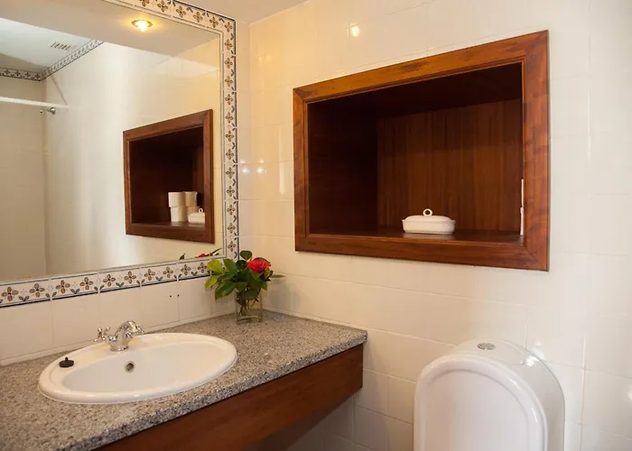 לינה וארוחת בוקר Casa Obras 4*