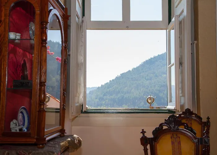 לינה וארוחת בוקר Casa Obras 4*