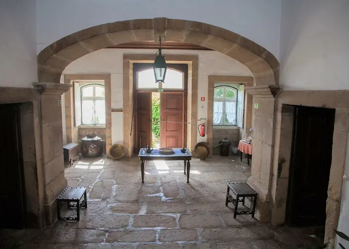 לינה וארוחת בוקר Casa Obras 4*